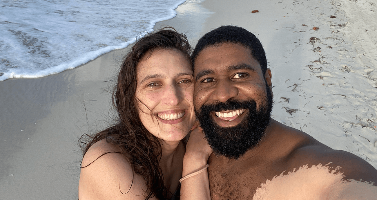 Rachel and Ramon pose for a selfie at the beach together.